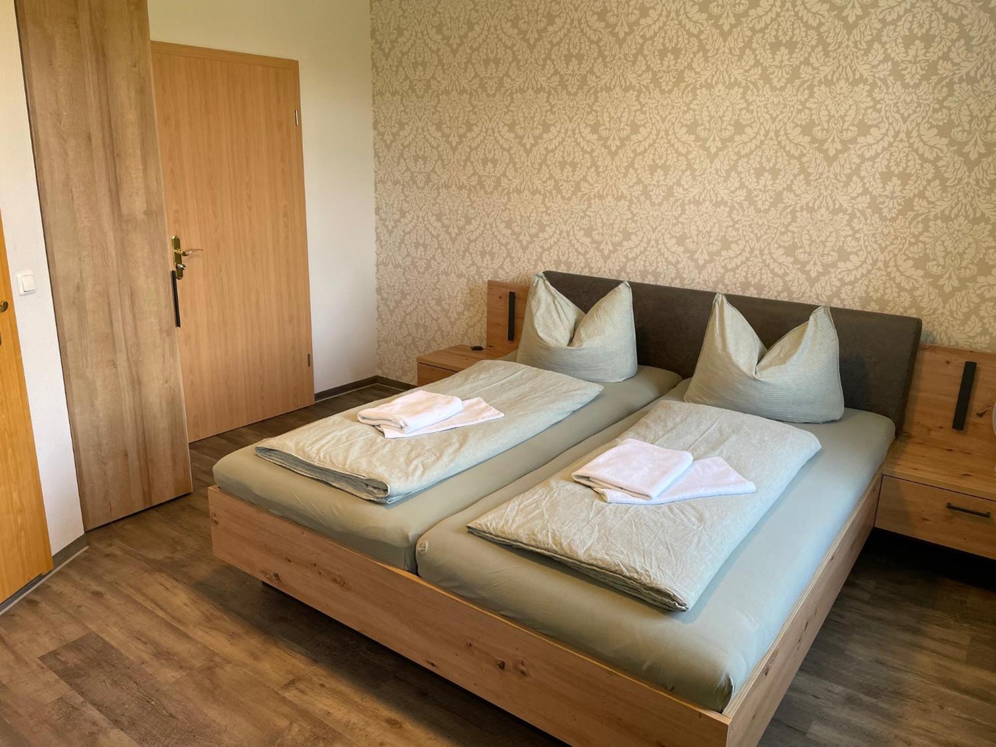Appartments Zur Schlosswache ดีลิทส์ช ภายนอก รูปภาพ