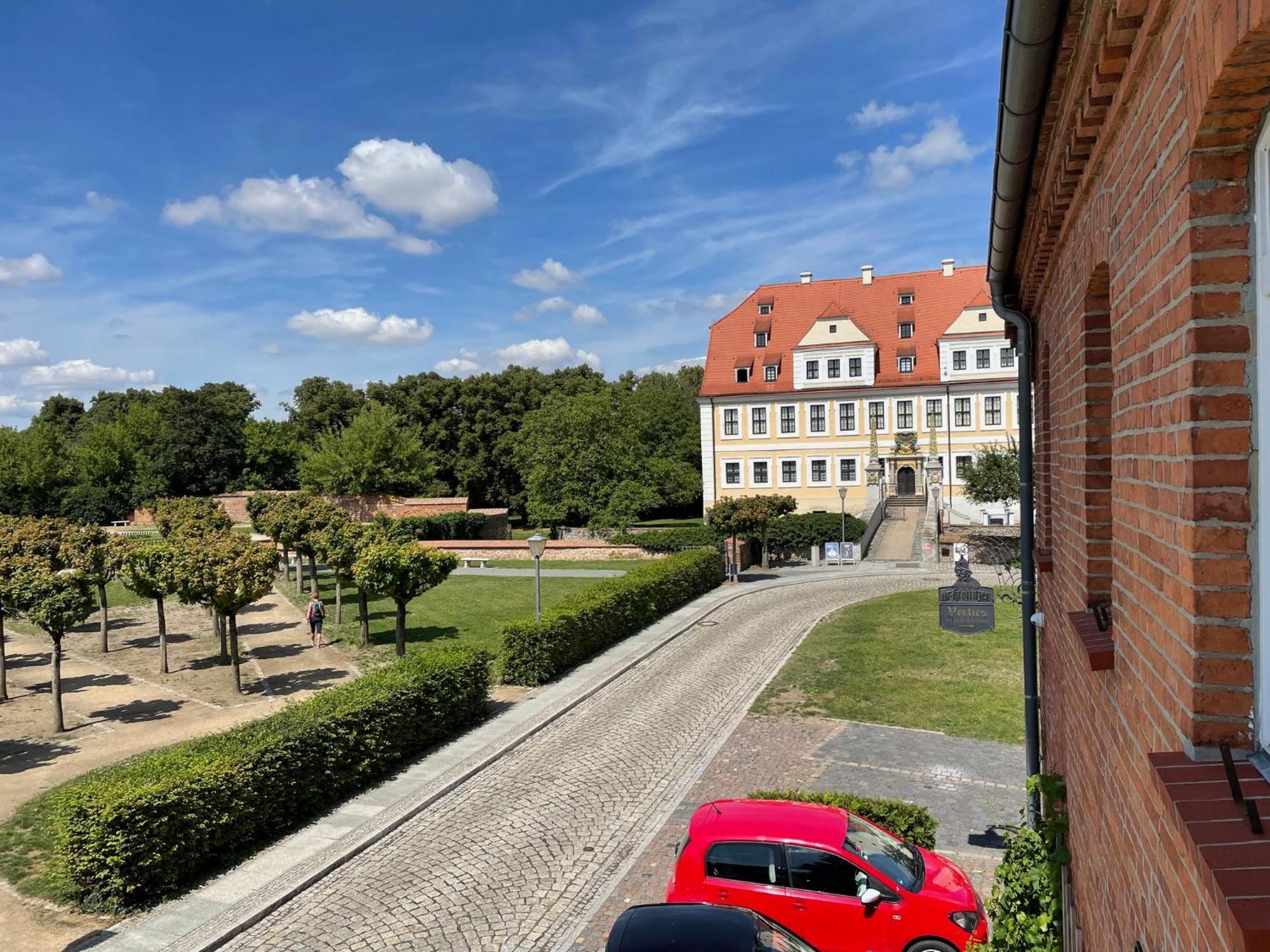 Appartments Zur Schlosswache ดีลิทส์ช ภายนอก รูปภาพ